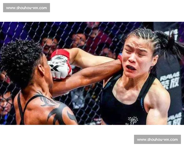 燃爆全场！中国女将暴力美学 KO 对手，拳拳到肉热血沸腾！